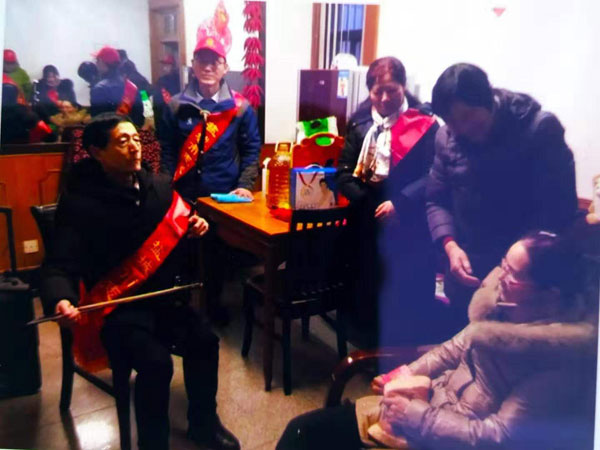 2019��1��31�����磬���հ���־Ը�ߣ�Ϊ�м��˱��ݶ������ࡣ