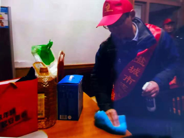 2019��1��31�����磬����������վ���󣩸��¹����˺Ͳм�����ο��Ʒ��־Ը�ߣ��ң������ɨ�����������Ĩ���ӡ�